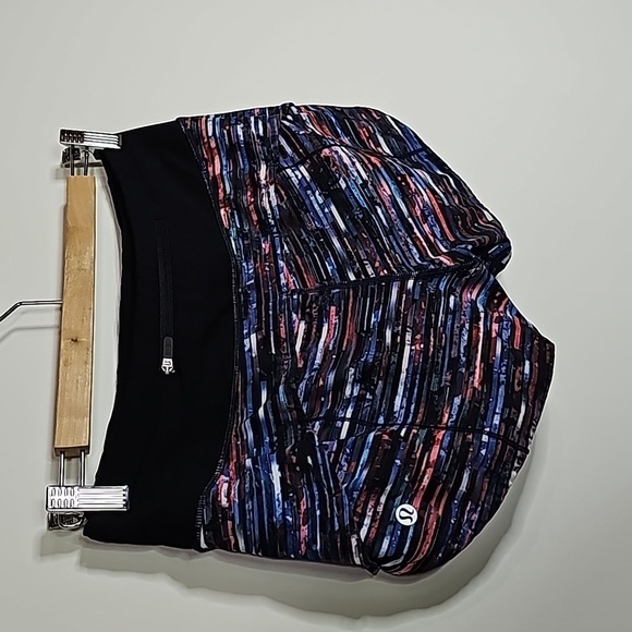 LULULEMON size 4 hinshu alpine white multi/black speed up athletic shorts - Picture 1 of 7